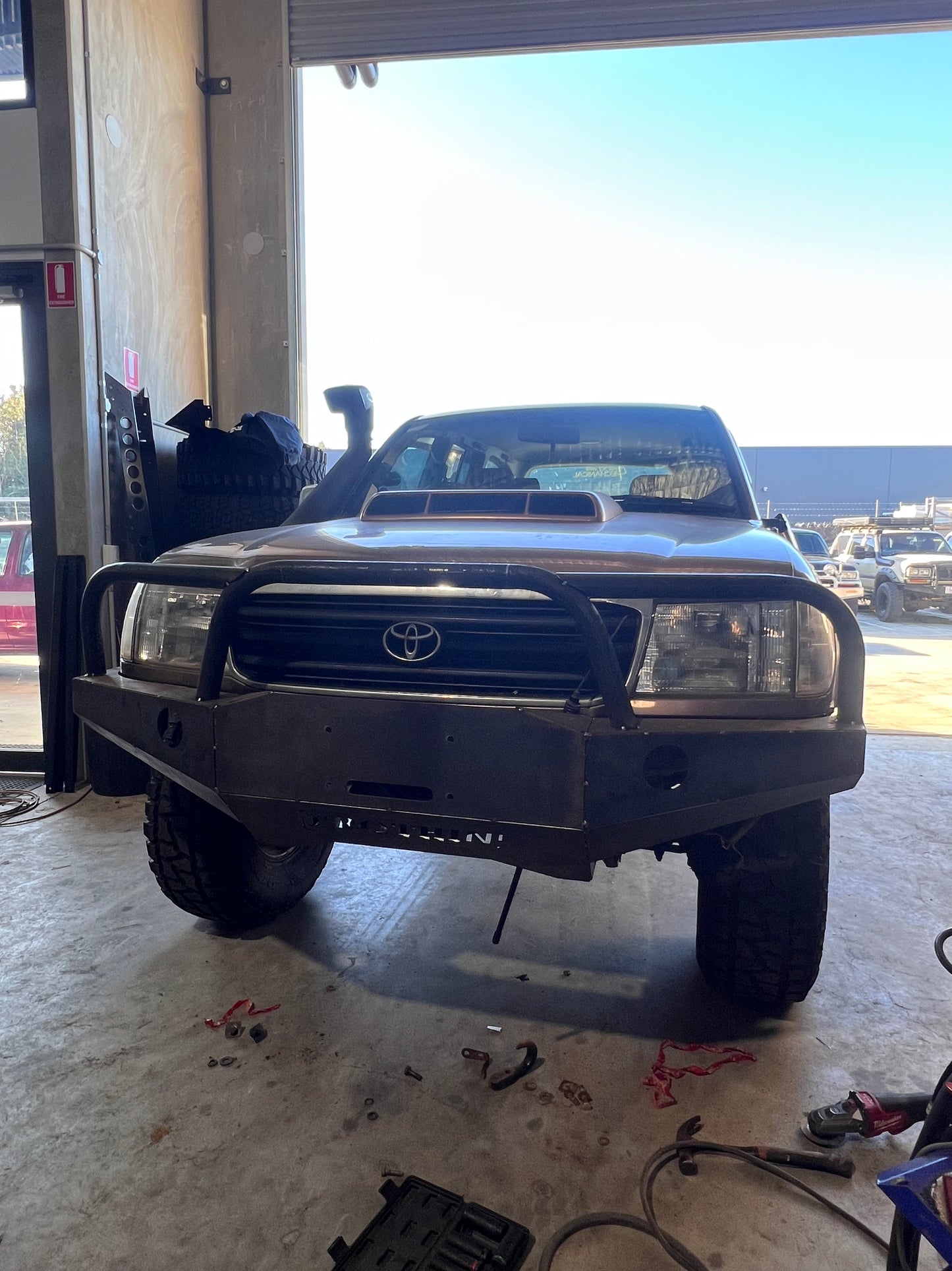 105 SERIES PRE RUNNER BAR