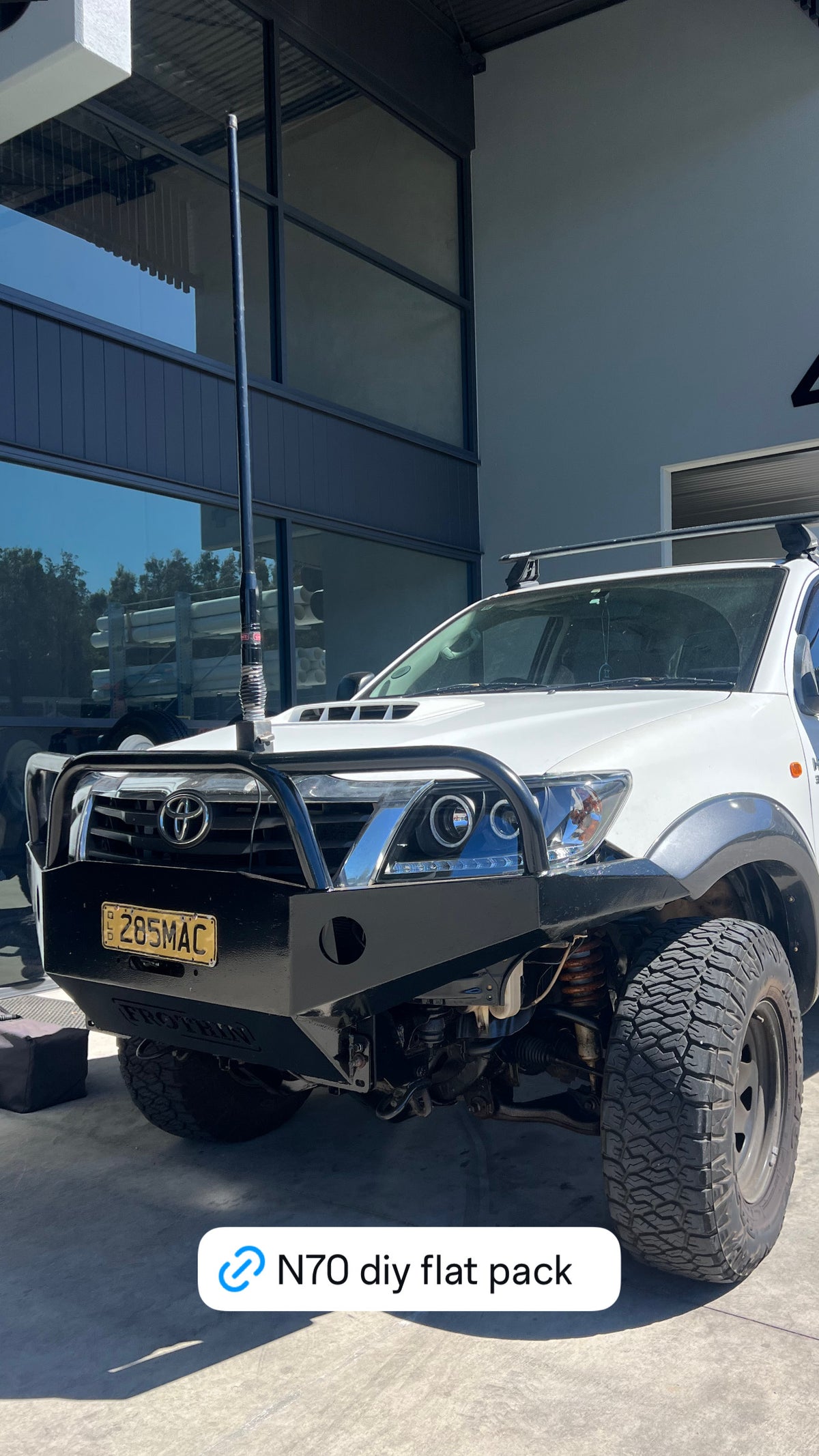 HILUX N70 PRE RUNNER BAR