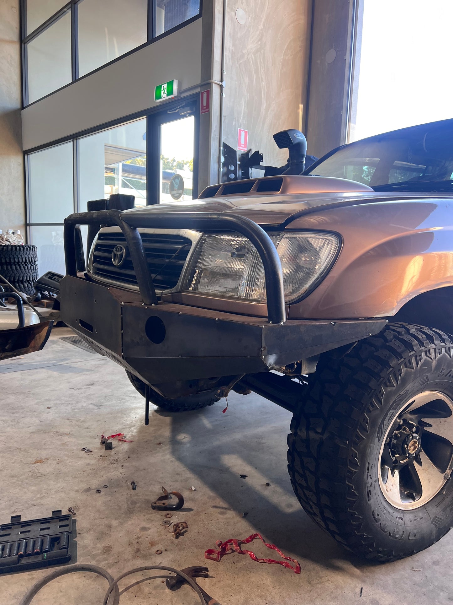 105 SERIES PRE RUNNER BAR